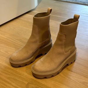 Dolce Vita natural colored booties size 7